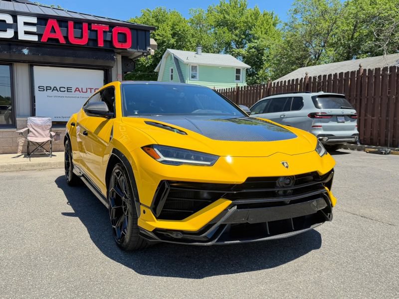 Used 2023 Lamborghini Urus Performante AWD/4WD image 4