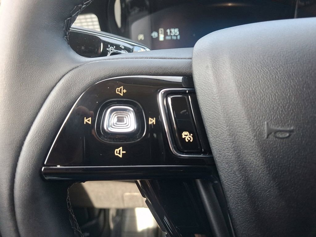 Certified 2024 Lincoln Corsair AWD image 22