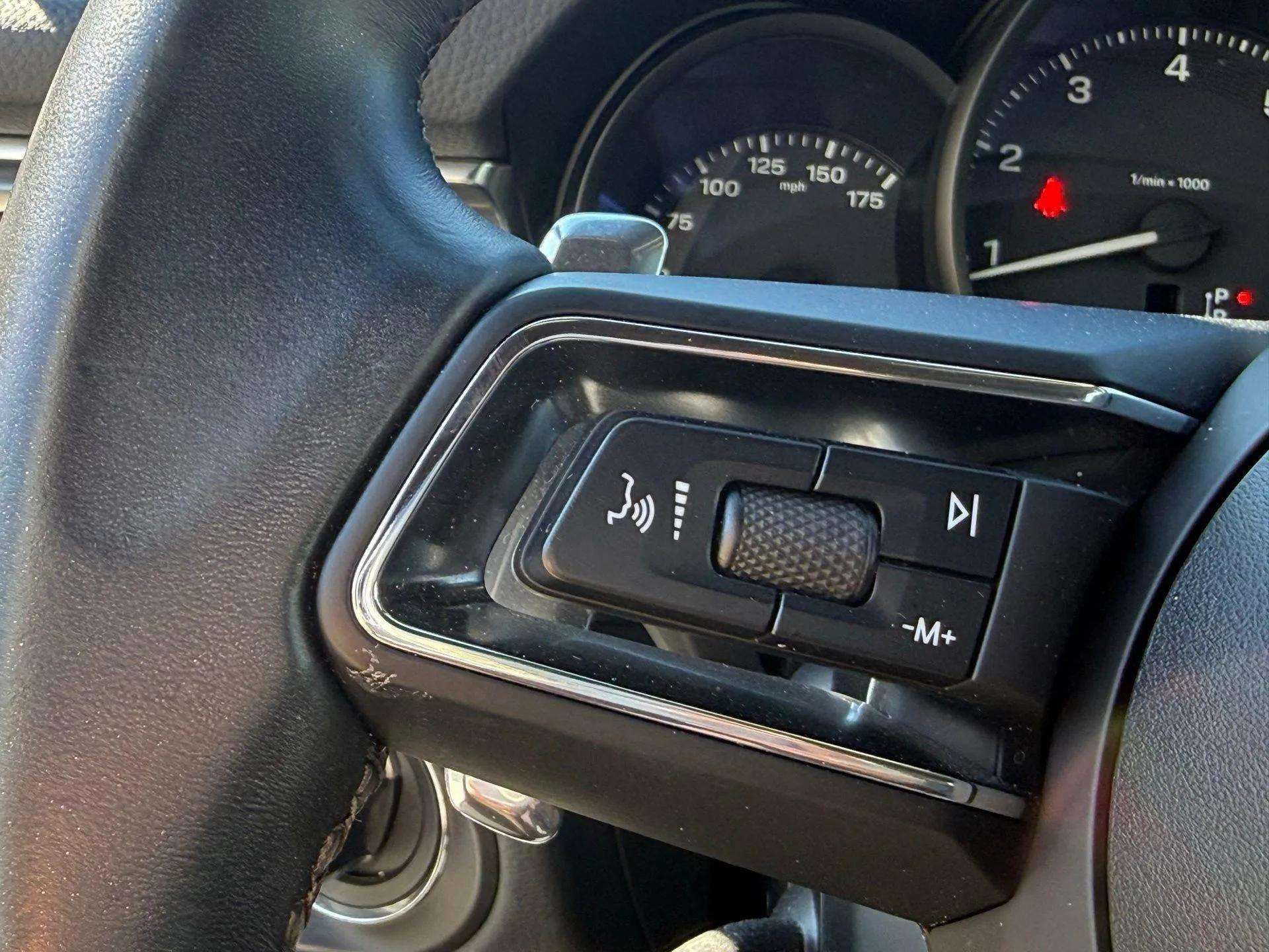 Used 2024 Porsche Macan image 35