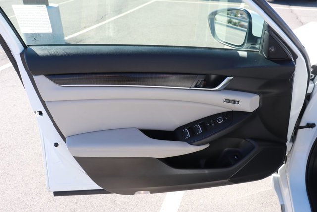 Used 2018 Honda Accord Touring image 10