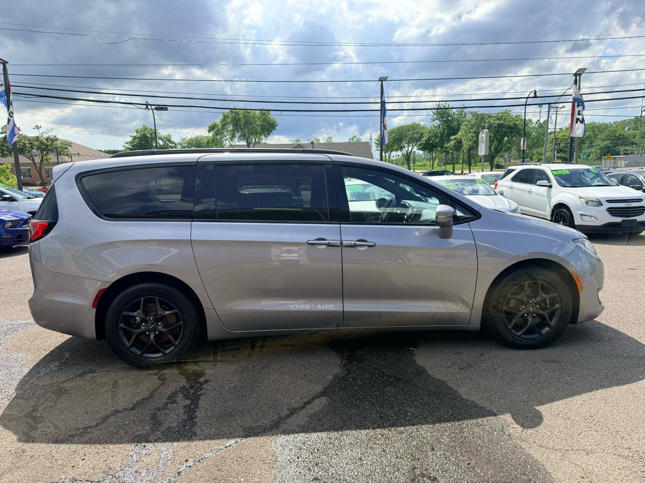 Used 2018 Chrysler Pacifica Limited w/ S Appearance Package FWD image 8