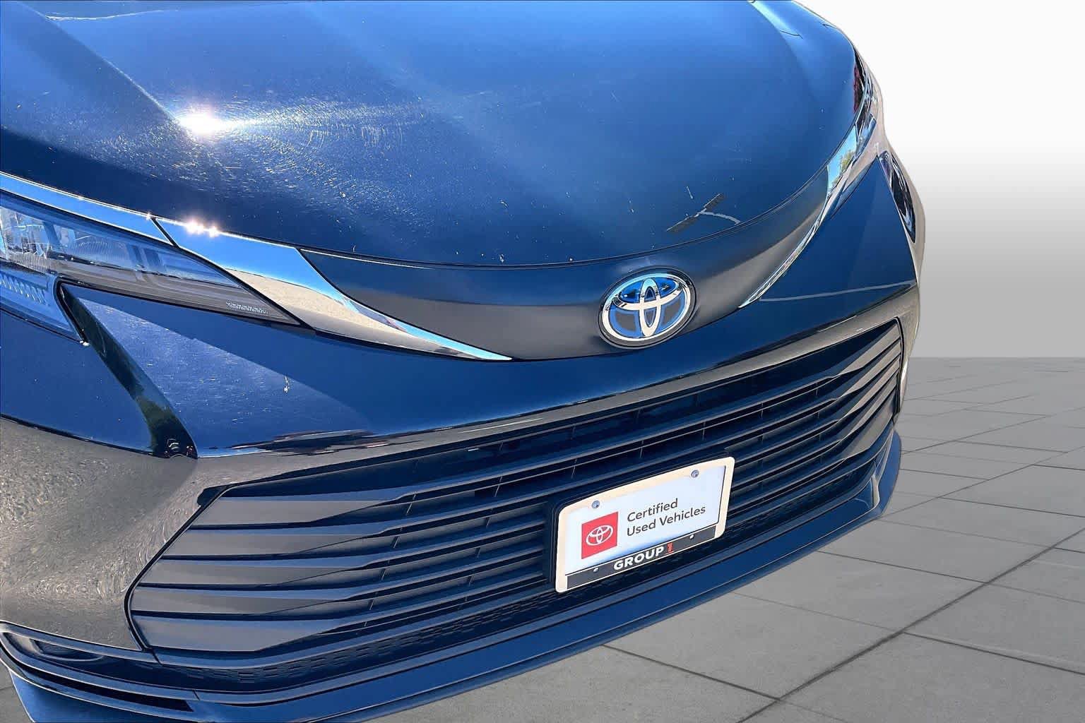 Certified 2025 Toyota Sienna LE FWD image 29