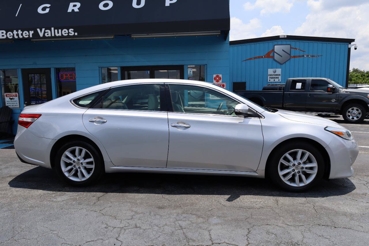 Used 2013 Toyota Avalon XLE FWD image 5
