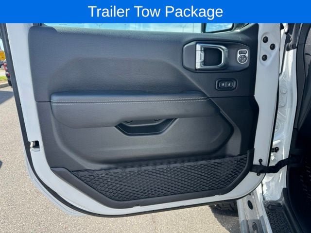 Used 2021 Jeep Gladiator Overland w/ LED Lighting Group AWD/4WD image 12
