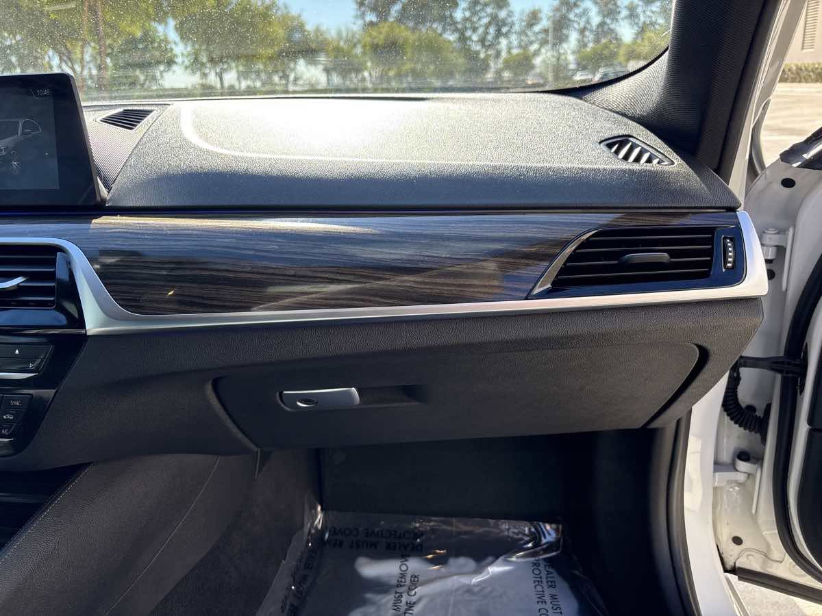 Used 2019 BMW 540i w/ M Sport Package image 19