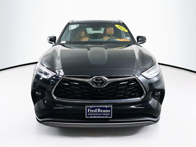 Used 2025 Toyota Highlander Platinum video 2