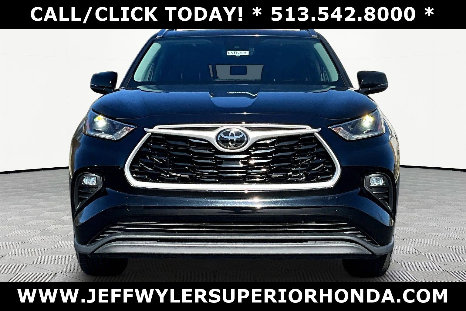 Used 2021 Toyota Highlander XLE image 2