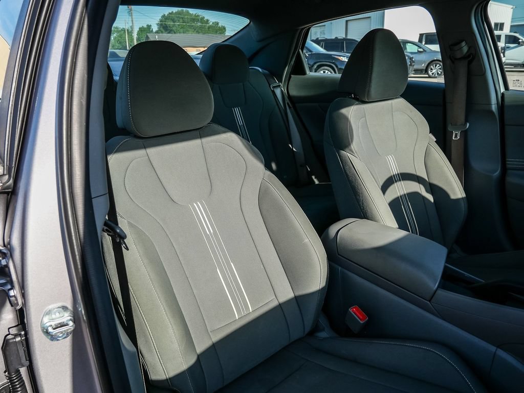 Used 2025 Hyundai Elantra Sport FWD image 65