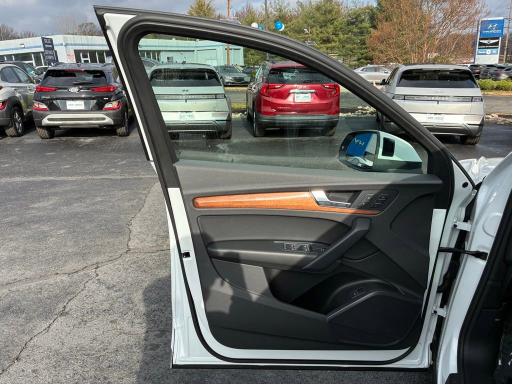 Used 2023 Audi Q5 2.0T Premium w/ Convenience Package image 44