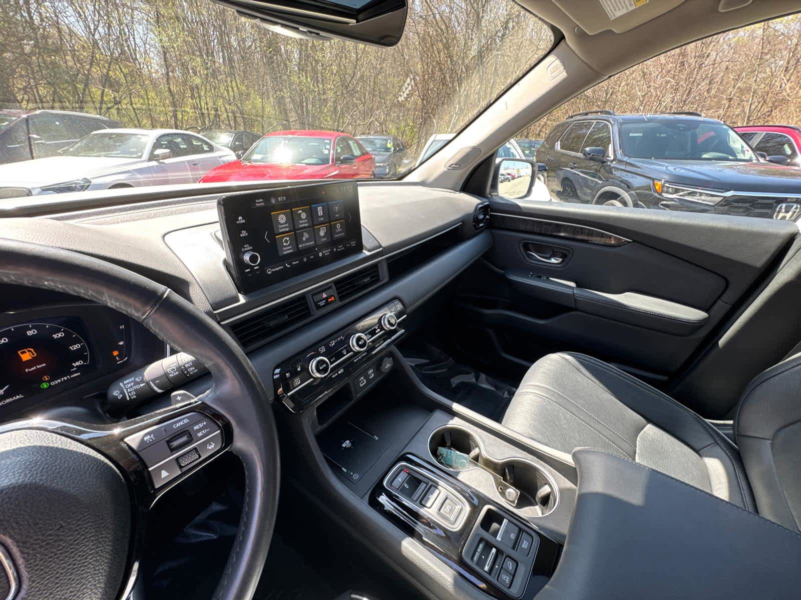 Used 2025 Honda Pilot Elite image 23
