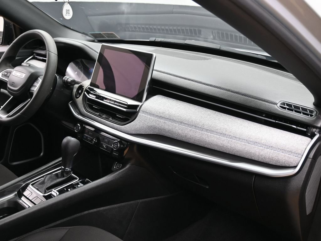 Used 2024 Jeep Compass Sport image 34