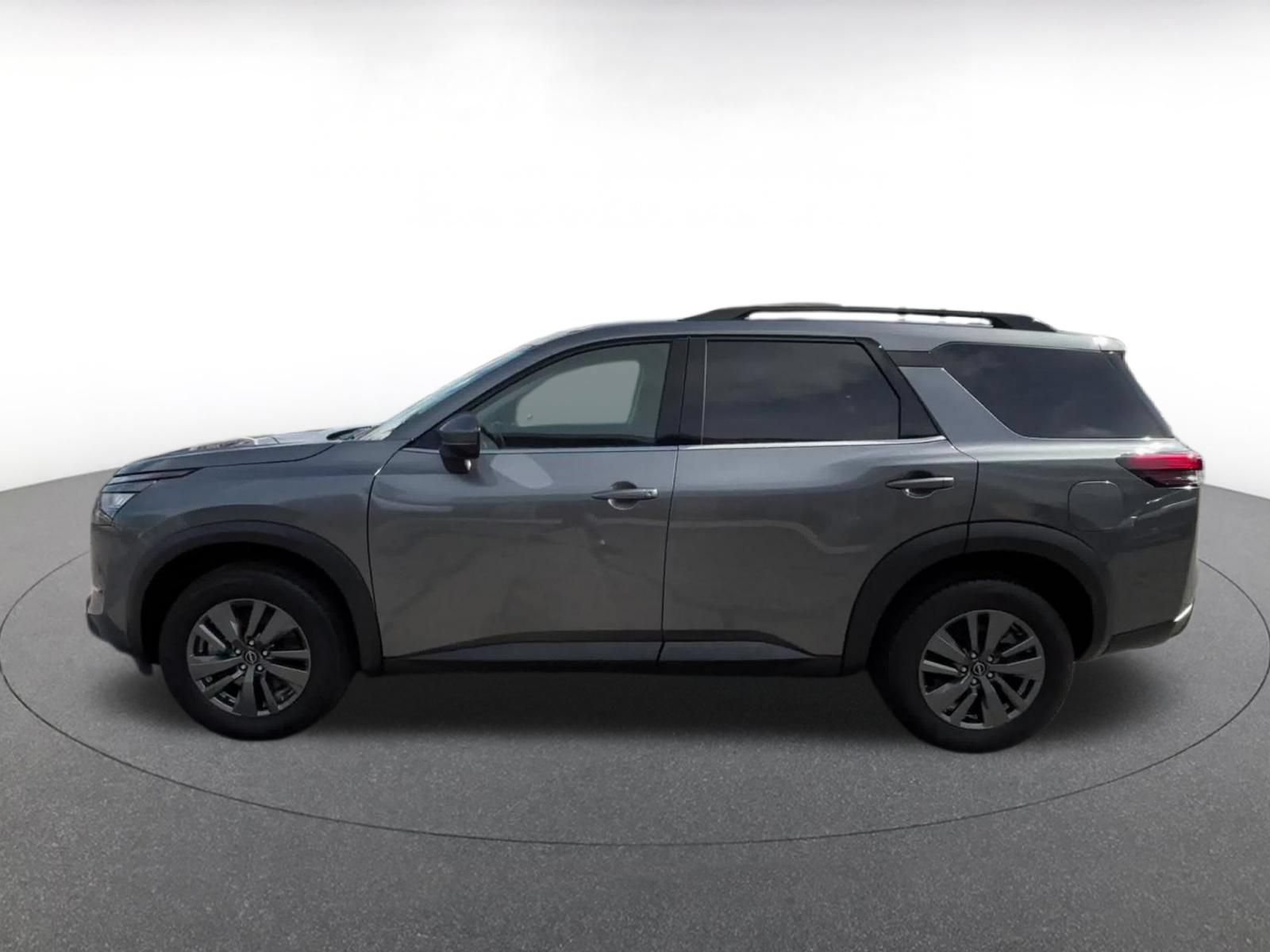 Used 2025 Nissan Pathfinder SV FWD image 8