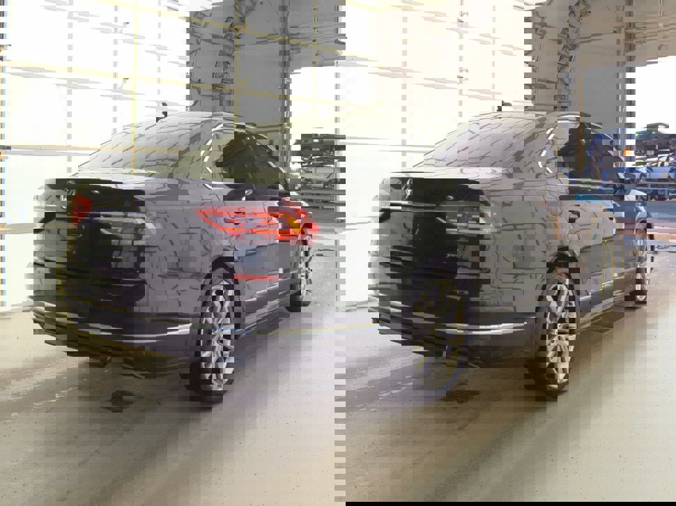 Used 2017 Volkswagen Passat 1.8T R-Line w/ R-Line Lighting Package image 4