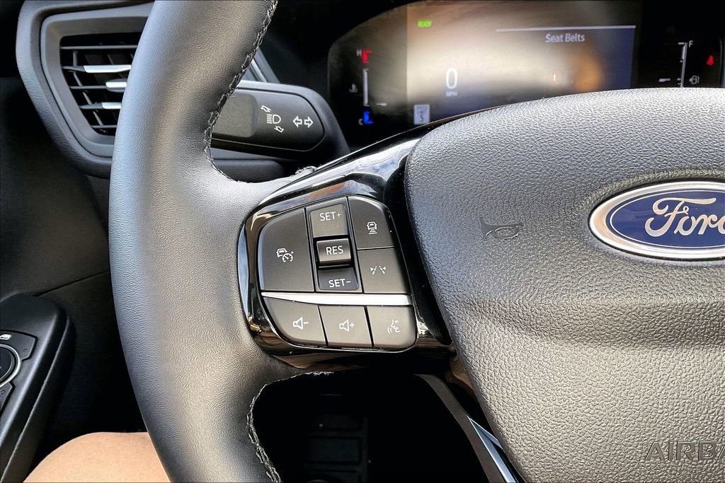 Used 2025 Ford Escape SE image 10