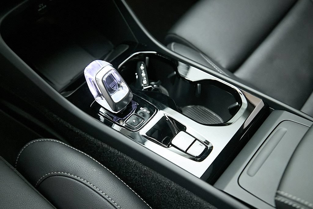 Certified 2025 Volvo XC40 B5 Ultra AWD/4WD image 18