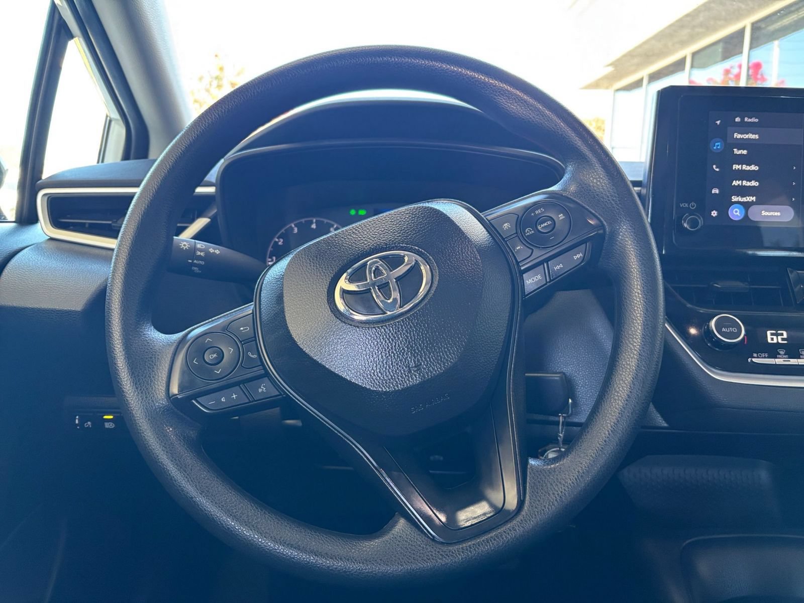 Used 2025 Toyota Corolla LE FWD image 27