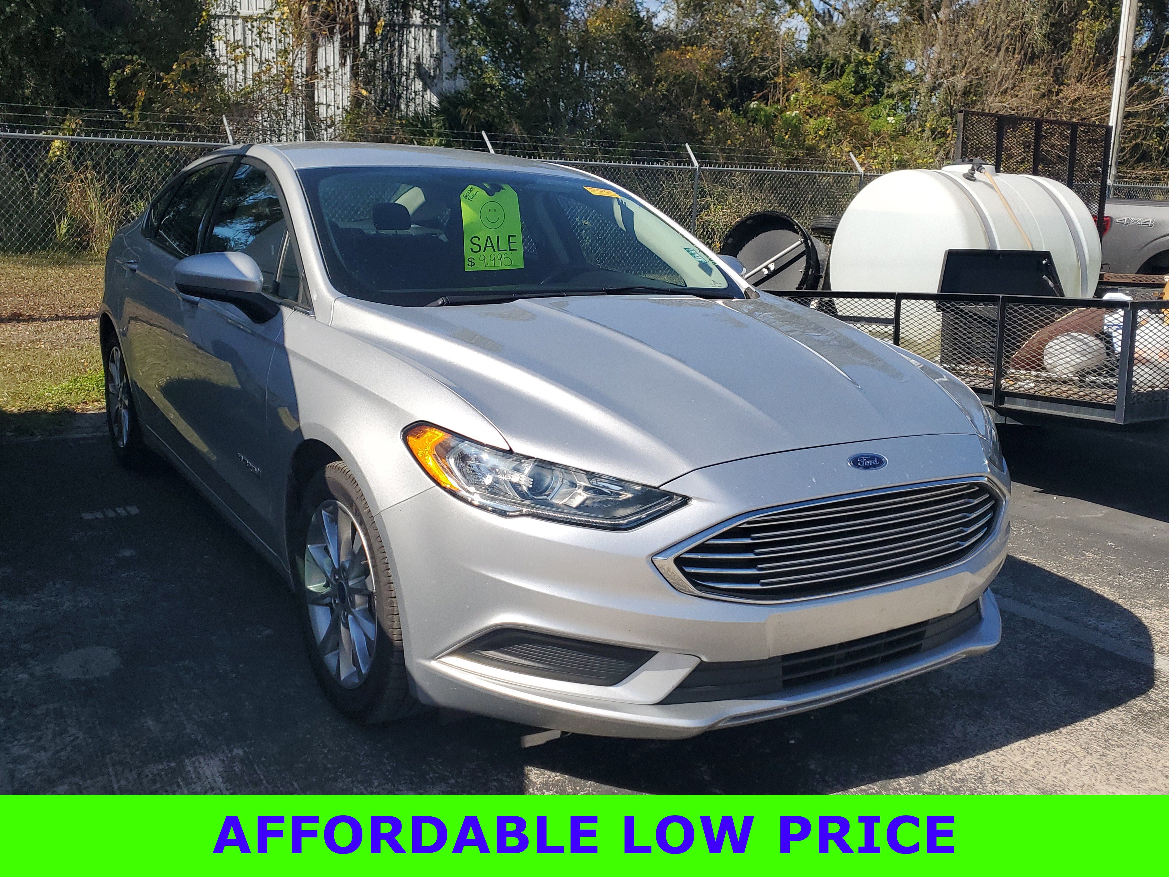 Used 2017 Ford Fusion SE image 1
