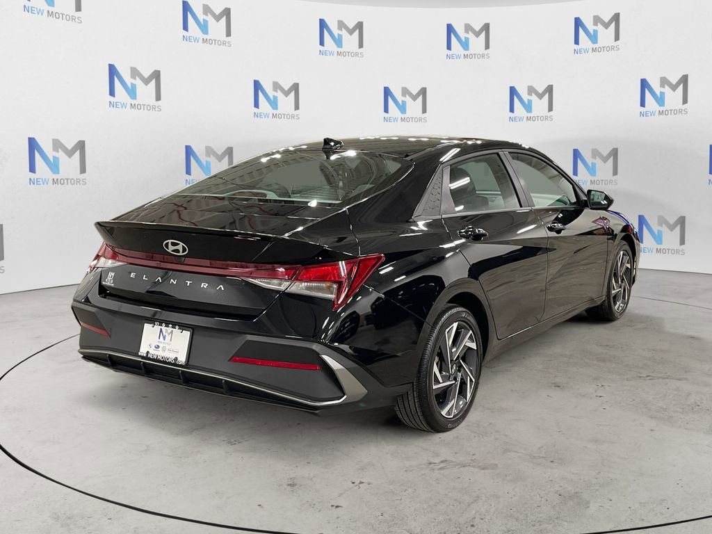Used 2025 Hyundai Elantra Sport FWD image 5