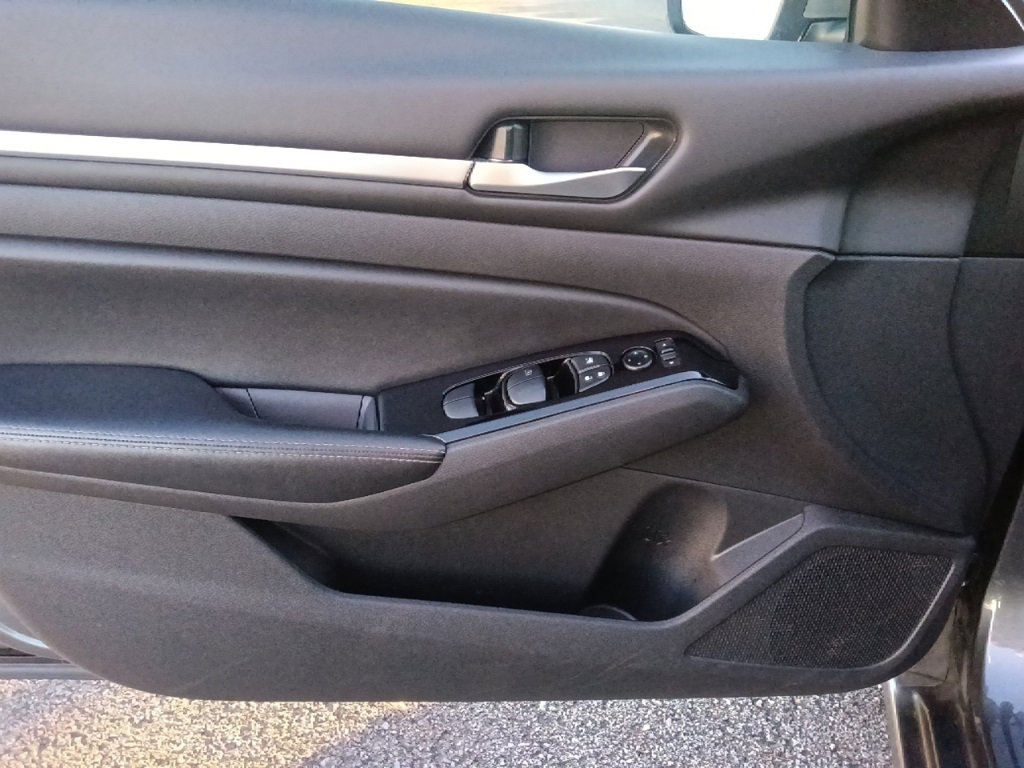 Used 2023 Nissan Altima 2.5 SV image 11