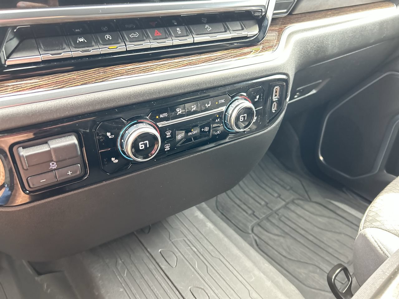 Used 2023 GMC Sierra 1500 SLE AWD/4WD image 29
