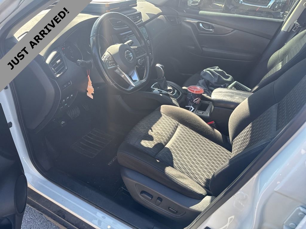 Used 2020 Nissan Rogue SV image 11