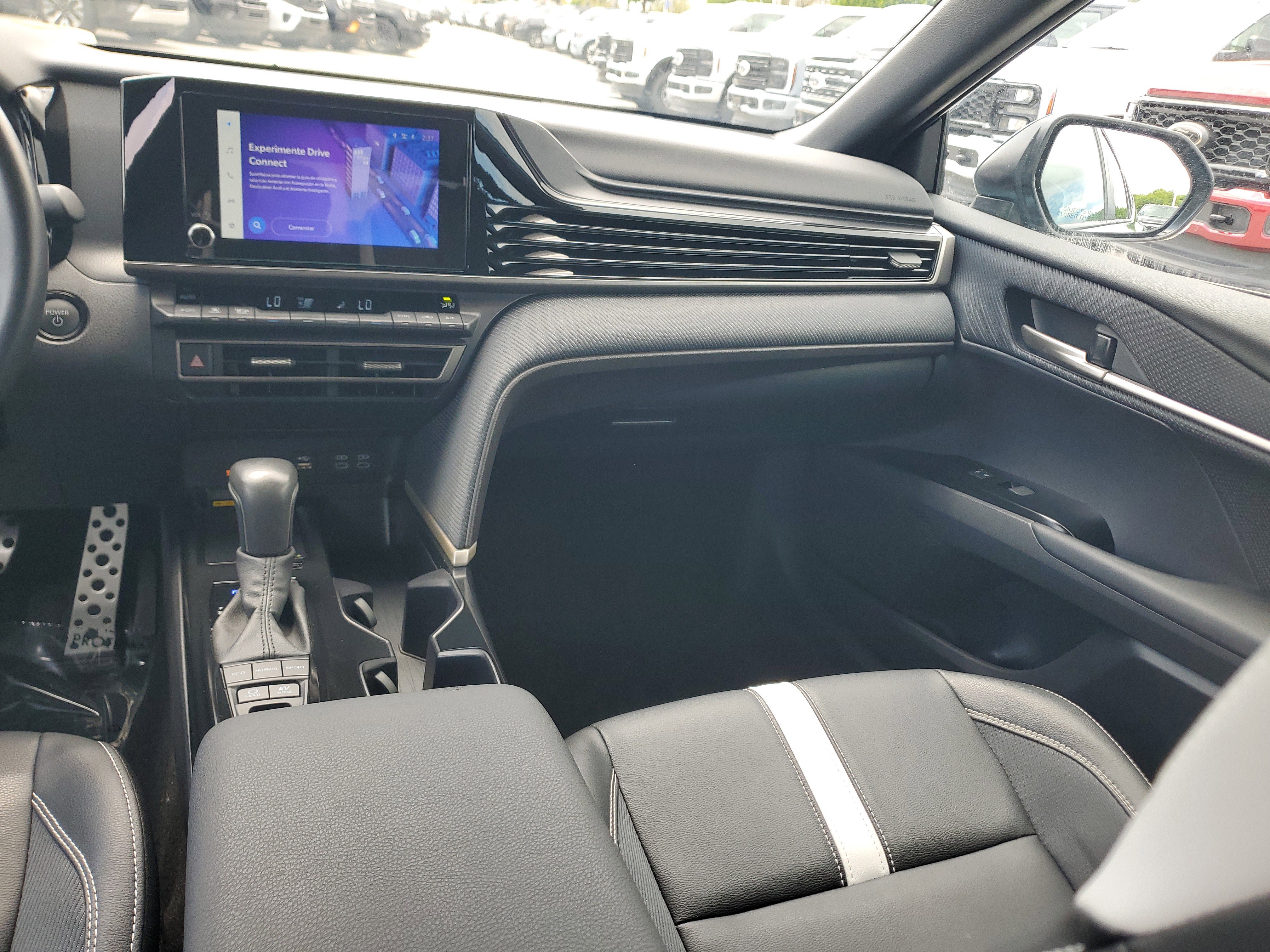 Used 2025 Toyota Camry SE FWD image 16