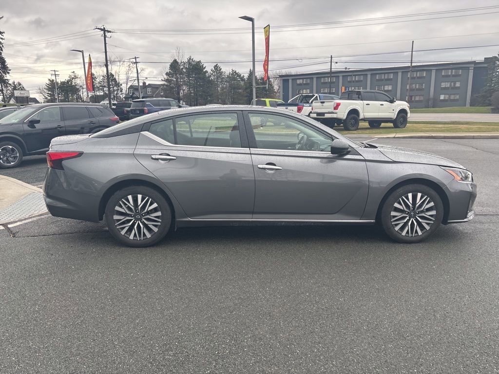 Used 2024 Nissan Altima 2.5 SV FWD image 8