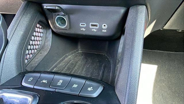 Used 2022 Chevrolet TrailBlazer RS w/ Sun and Liftgate Package FWD image 17