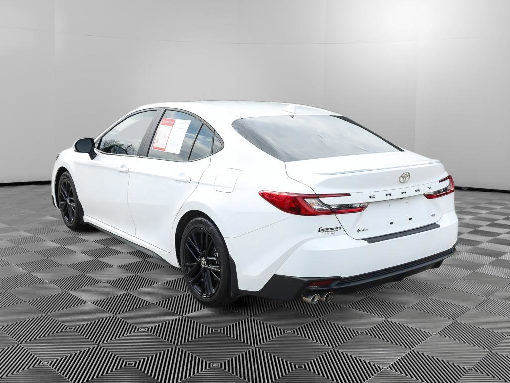Used 2025 Toyota Camry SE image 4