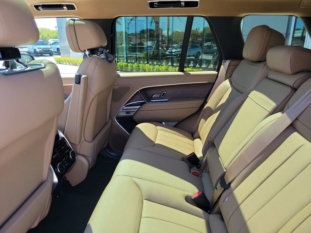 New 2026 Land Rover Range Rover SE image 16