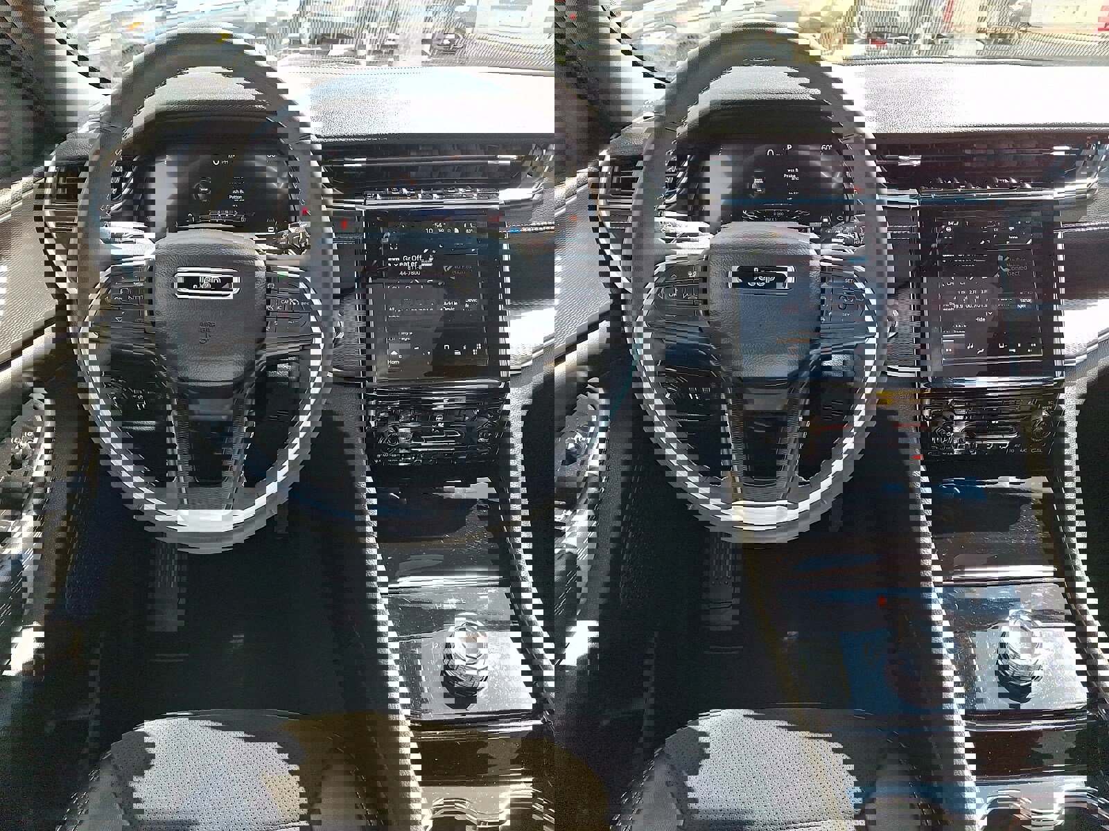 Used 2023 Jeep Grand Cherokee Altitude image 11