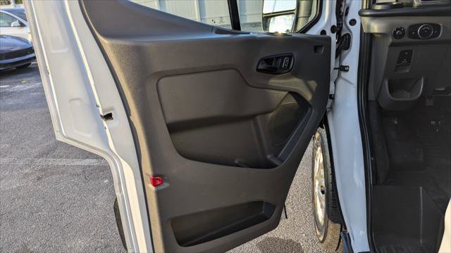 Used 2022 Ford E-Transit 148 High Roof Extended image 13