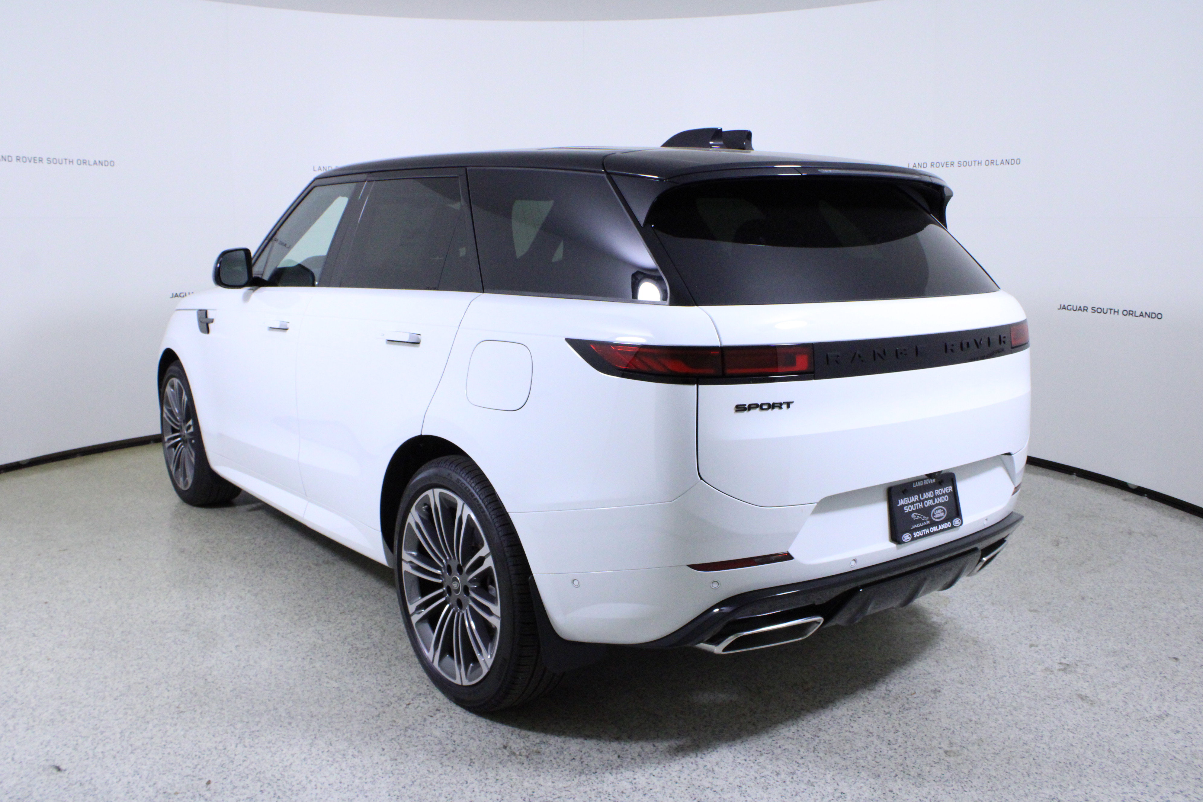 New 2025 Land Rover Range Rover Sport Dynamic SE AWD/4WD image 5