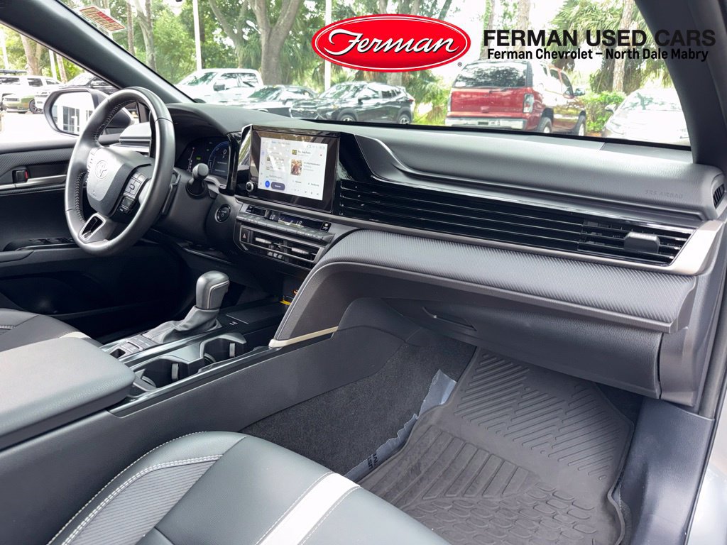 Used 2025 Toyota Camry SE FWD image 9