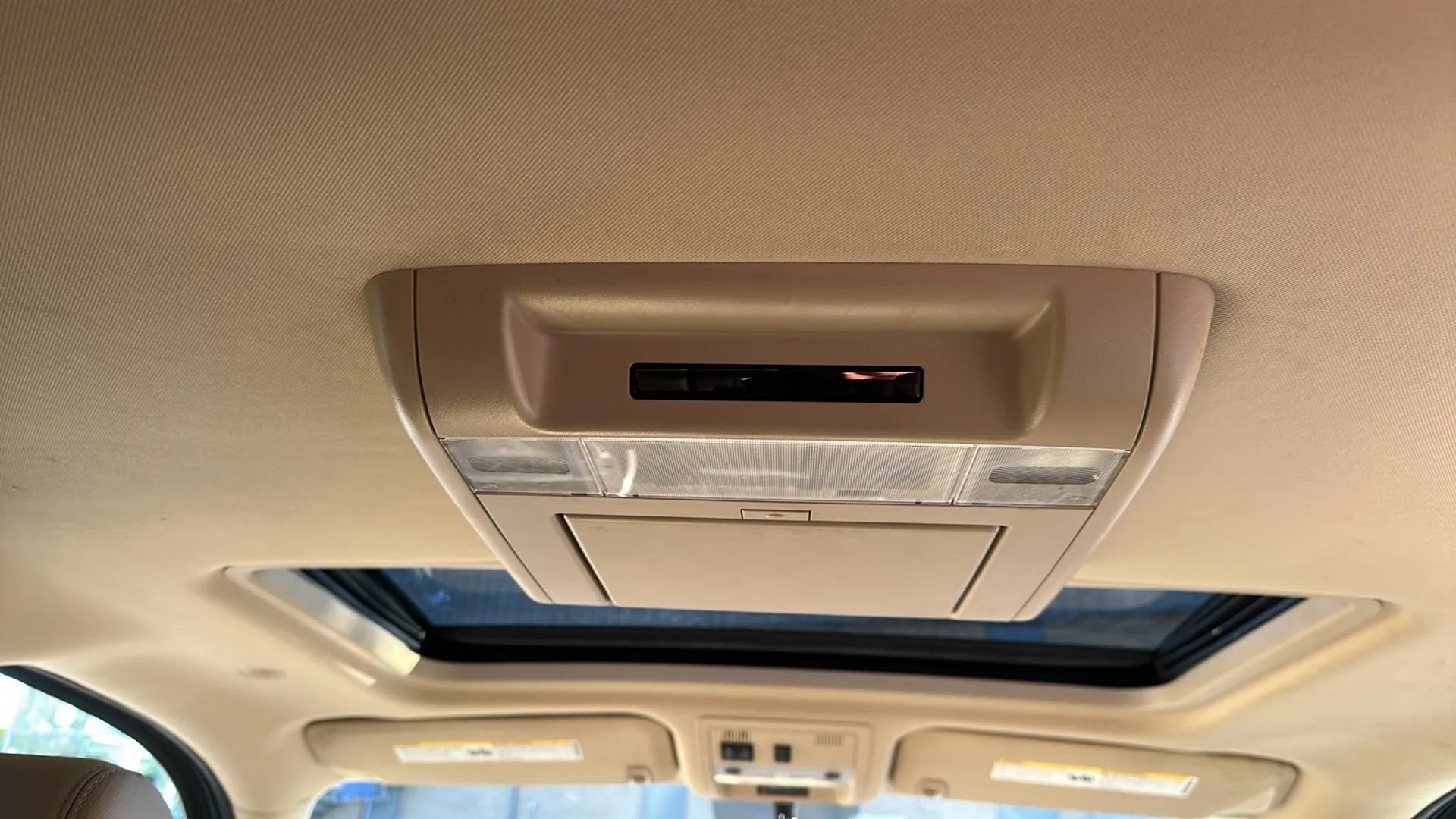 Used 2008 GMC Yukon XL SLT w/ SLT Preferred Equipment Group image 33