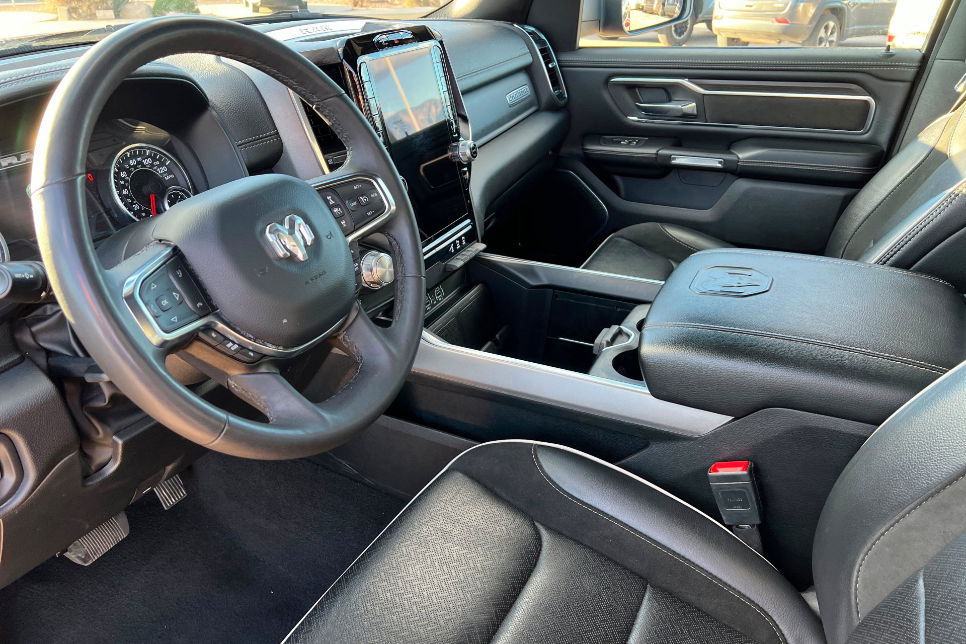 Used 2025 RAM 1500 Laramie image 15