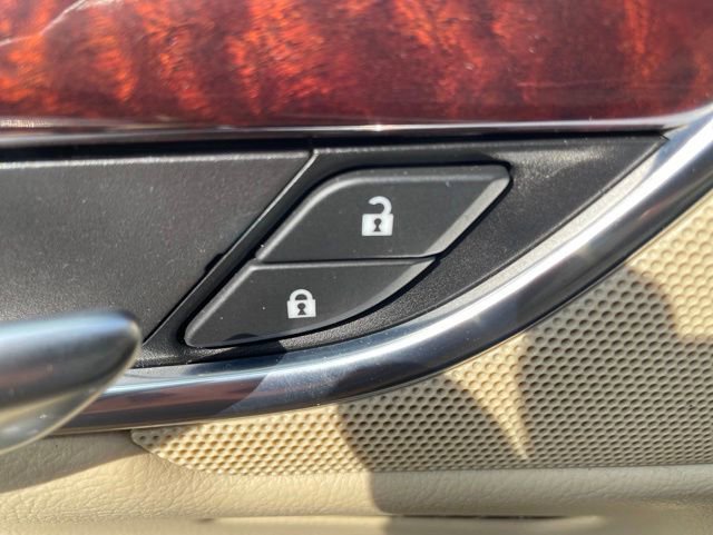 Used 2017 Cadillac XT5 Luxury w/ Advanced Security Package FWD image 7