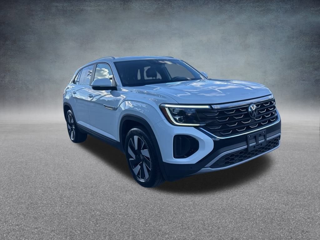 Used 2024 Volkswagen Atlas Cross Sport SE image 2