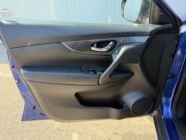 Used 2019 Nissan Rogue SV image 16