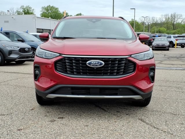 Certified 2024 Ford Escape Platinum AWD/4WD image 2