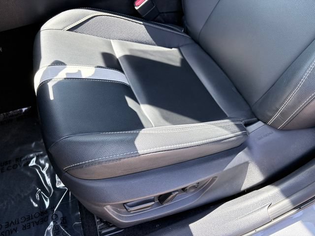 Used 2025 Toyota Camry SE FWD image 9