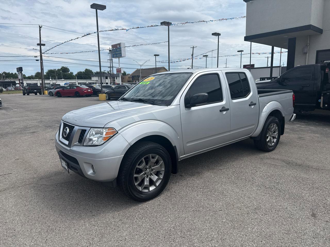 Used 2020 Nissan Frontier SV AWD/4WD image 2