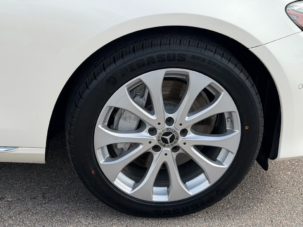 Used 2020 Mercedes-Benz E 350 4MATIC Sedan image 9