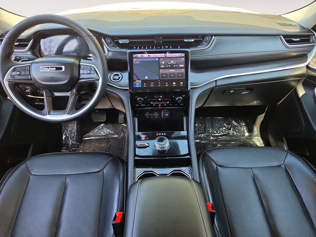 Used 2023 Jeep Grand Cherokee L Limited w/ Black Appearance Package AWD/4WD image 10