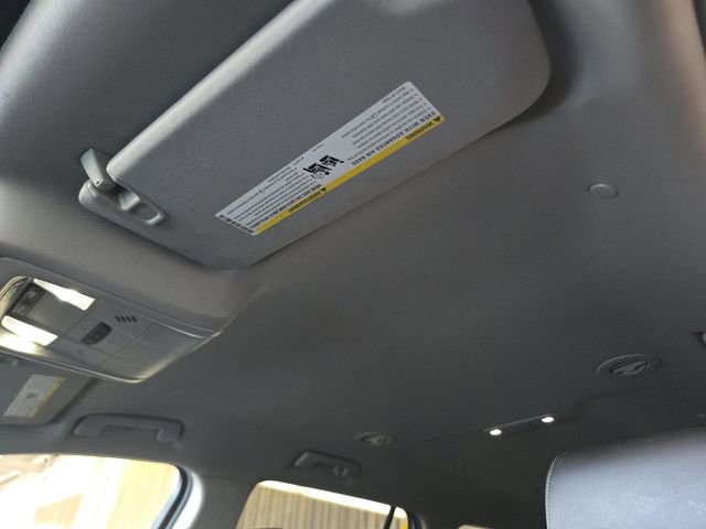 Used 2023 GMC Acadia SLT image 10