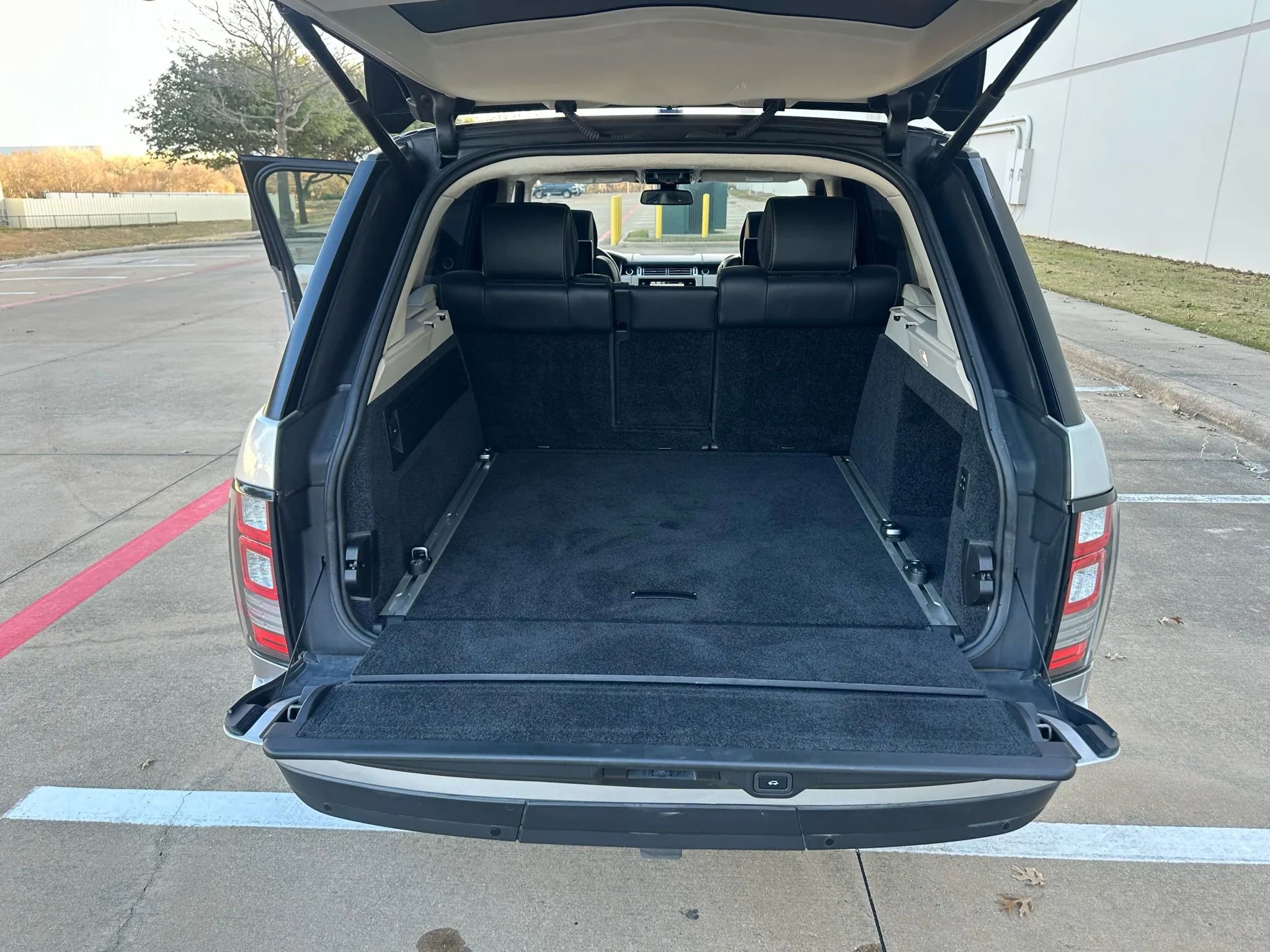 Used 2014 Land Rover Range Rover Long Wheelbase Autobiography image 22