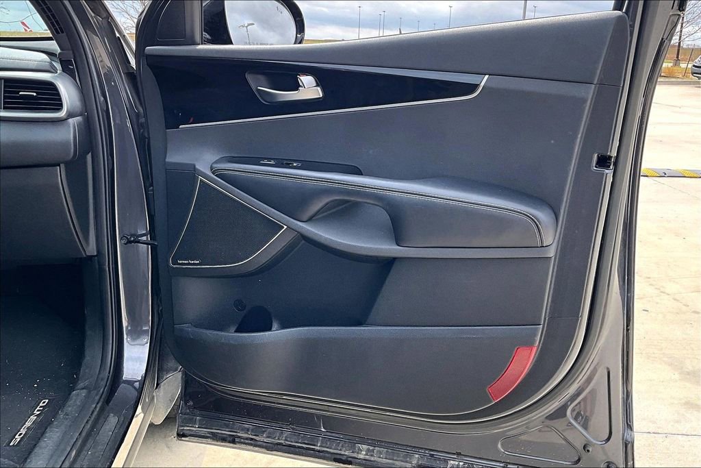 Used 2019 Kia Sorento SX image 22