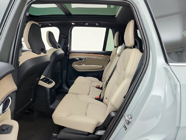New 2026 Volvo XC90 T8 Plus AWD/4WD image 28