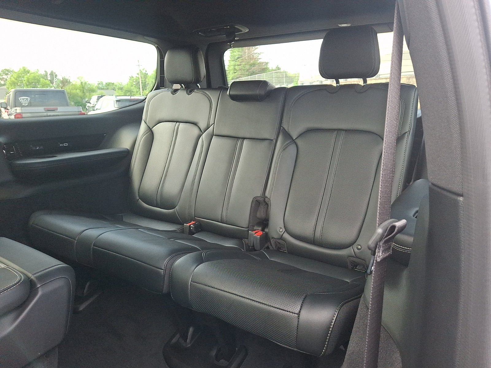 Used 2025 Jeep Grand Wagoneer 4WD image 11