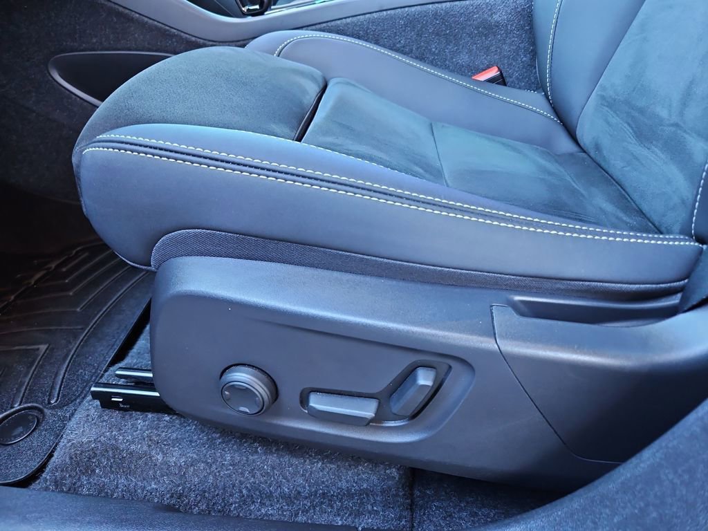 Used 2023 Volvo C40 P8 Recharge Ultimate image 21